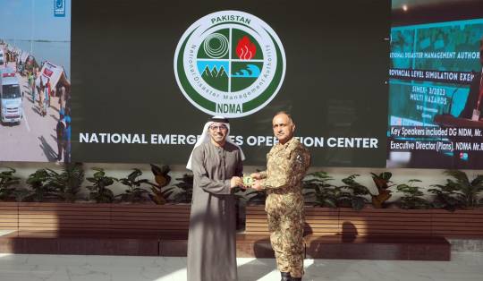 21-11-2023, Islamabad: Chairman NDMA Lt General Inam Haider Malik presenting Shield to UAE Ambassador to Pakistan H. E. Hamad Obaid Ibrahim Salem AlZaabi
